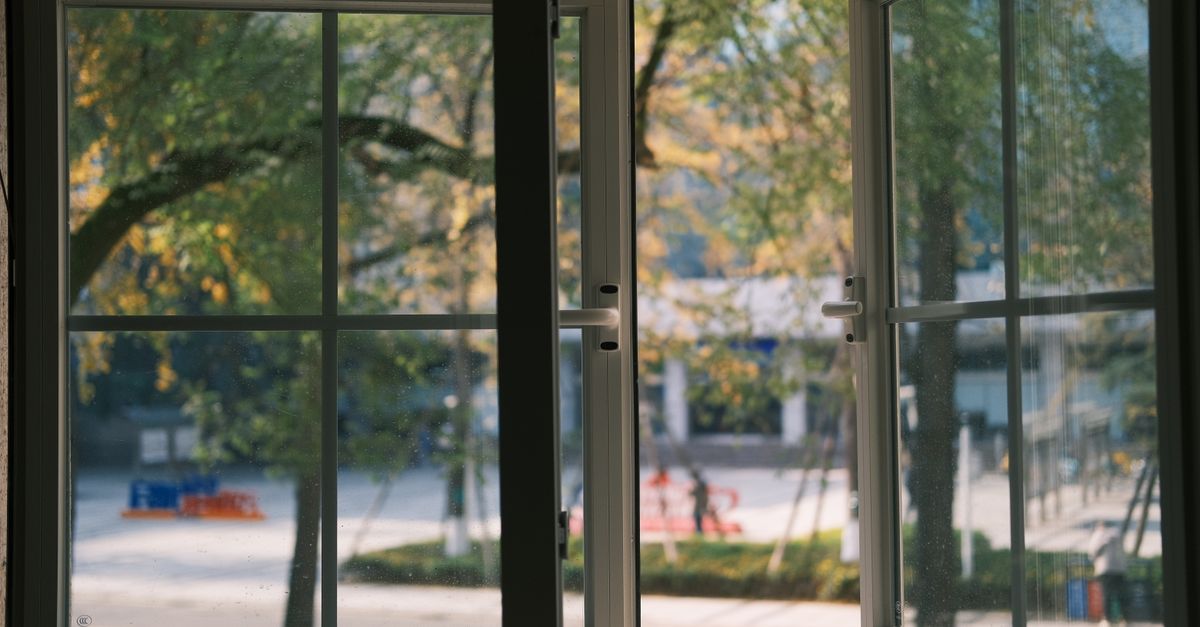 Identifying Signs of Broken Seals in Double Glazing